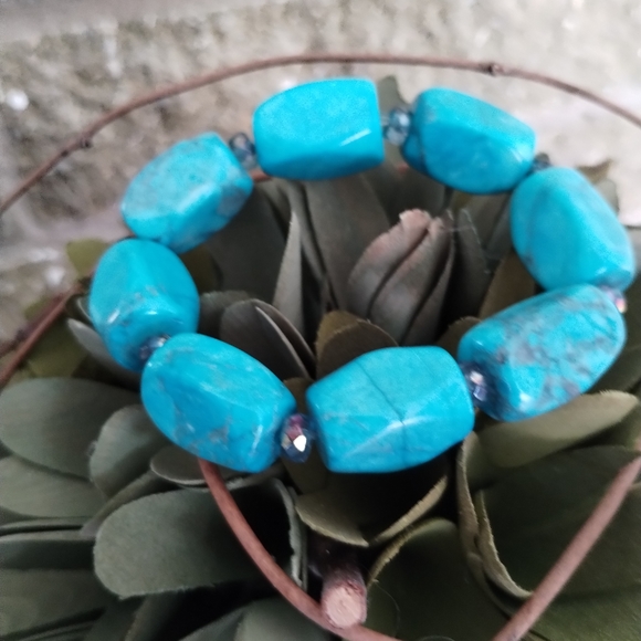 Turquoise Style Chunky Beaded Bracelet - Picture 8 of 16